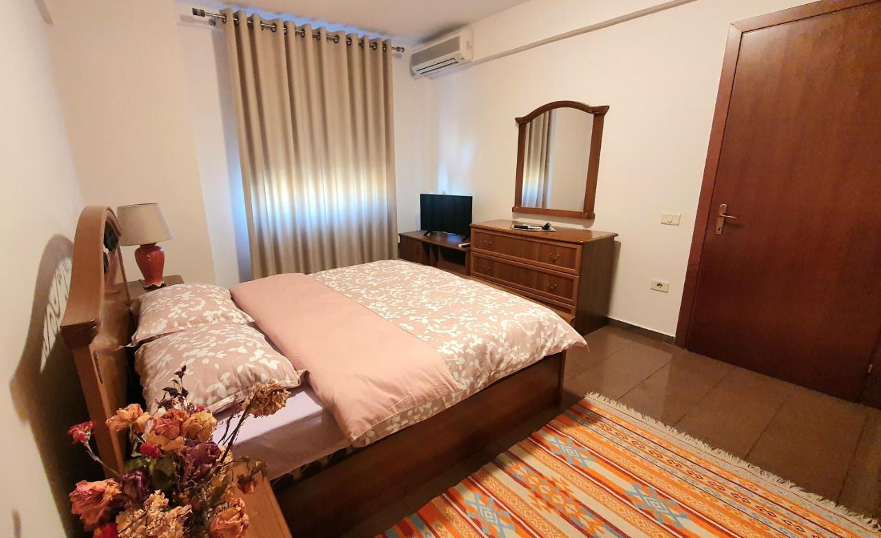 Star Apartment Tiranë Luaran gambar