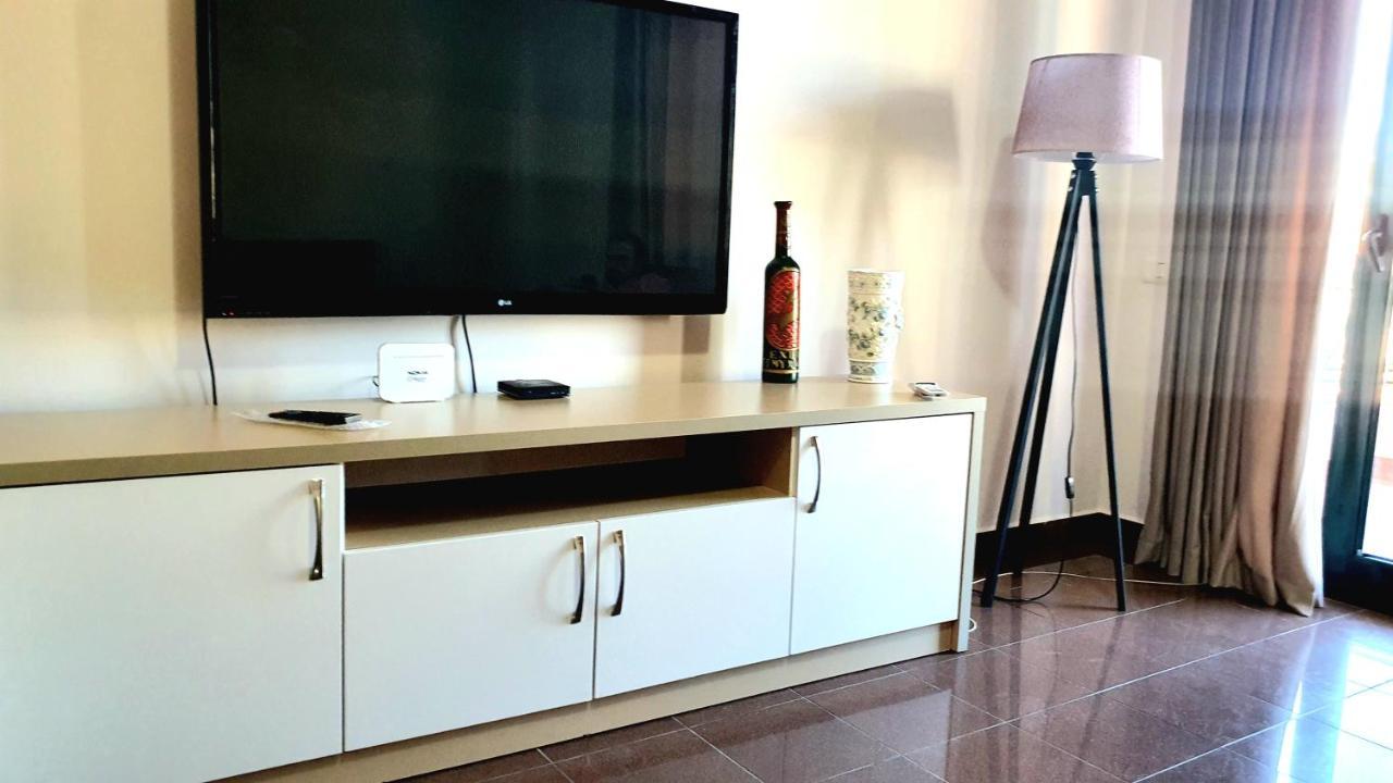 Star Apartment Tiranë Luaran gambar