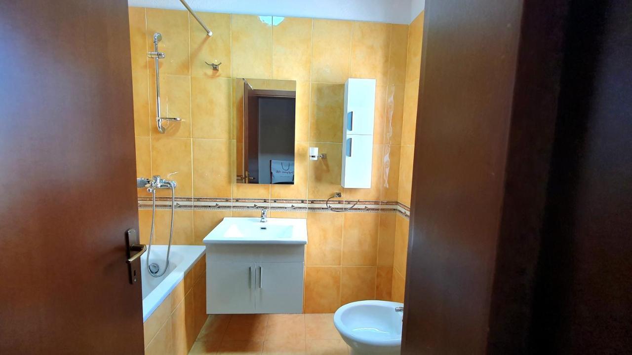 Star Apartment Tiranë Luaran gambar